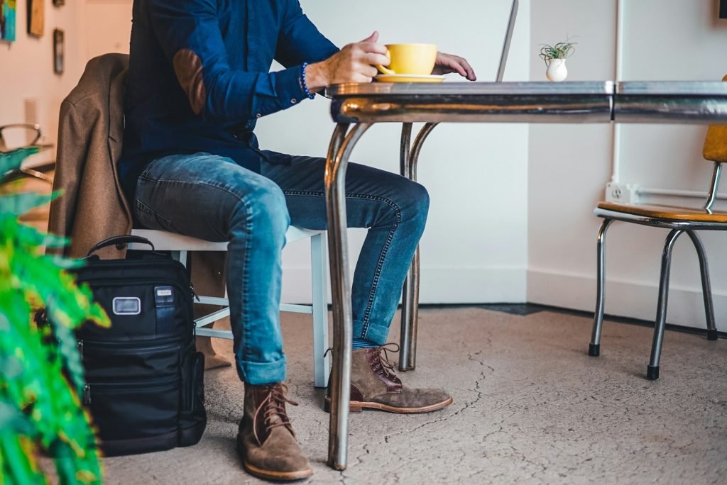 Meja Dengan Teknologi Cerdas
